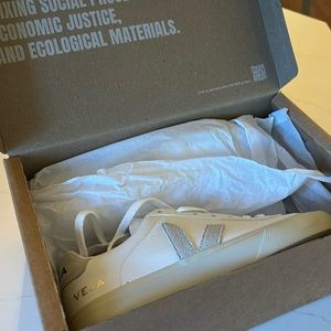 Veja campo chrome free leather size US 7